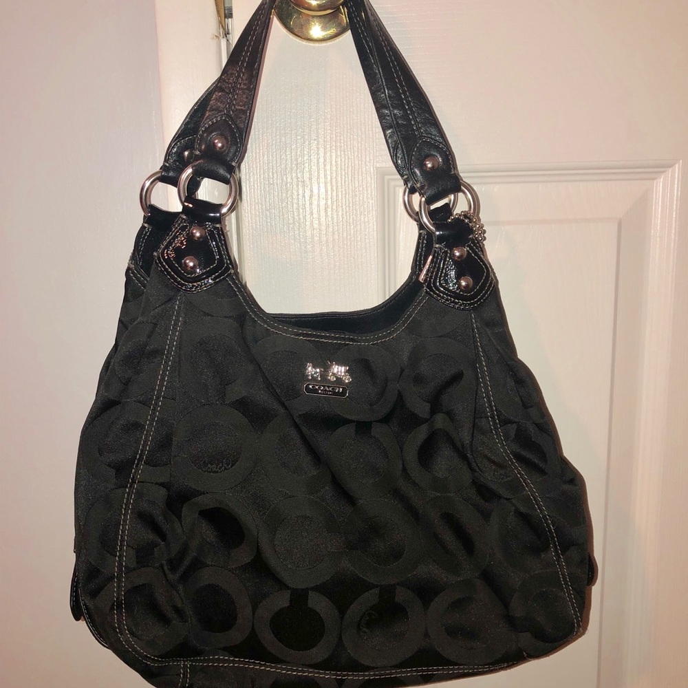 Coach signature shoulder bag black w blk leather.